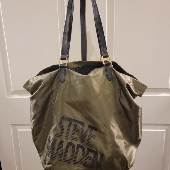Steve Madden Handbags - NWOT Stebe Madden relaxed bag